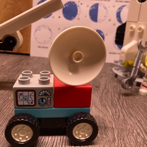 🛰️ Title: Duplo 10944 Space Shuttle Mission – Complete Set, Used - Picture 3 of 6